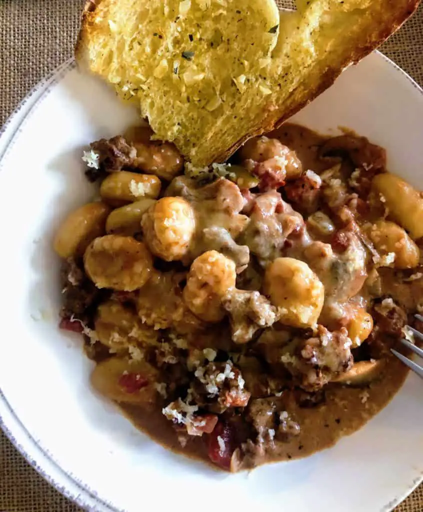 easy one pan italian sausage with gnocchi and garlic bread