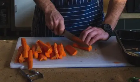 knife skills chopping carrots