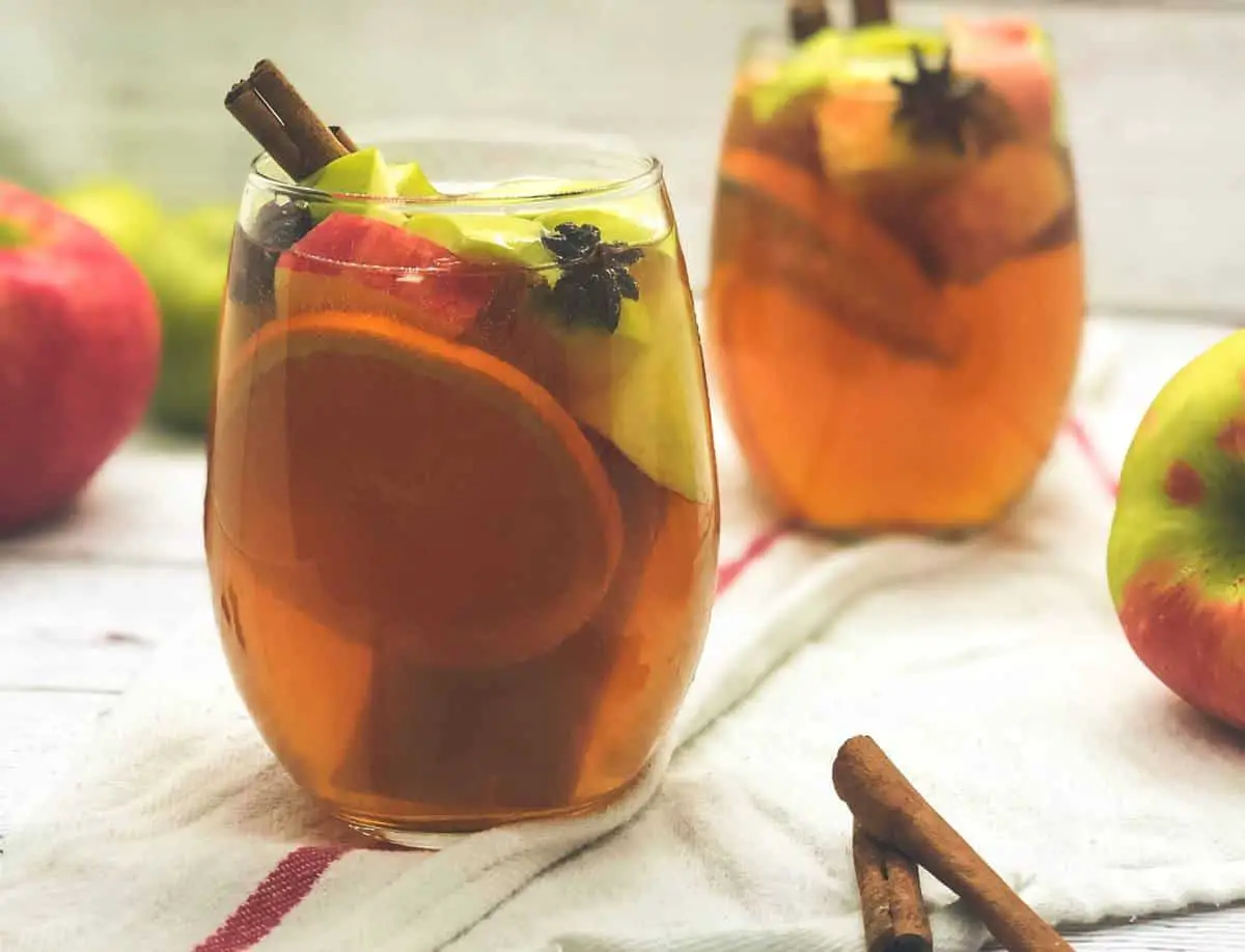 cinnamon apple cider cocktail