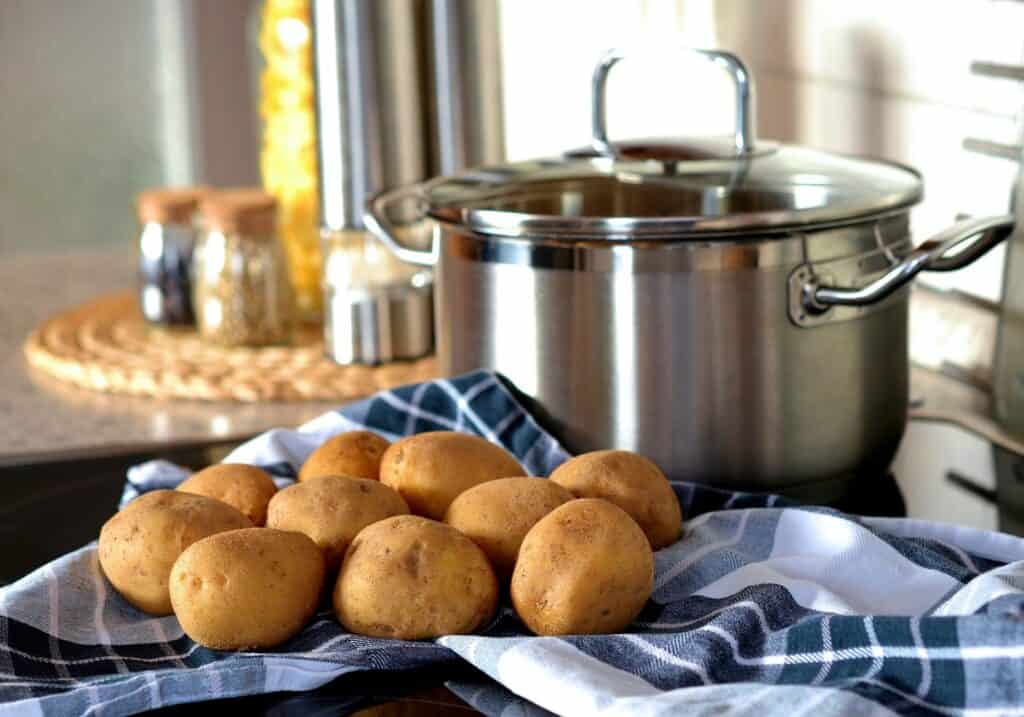 bake a potato in the oven