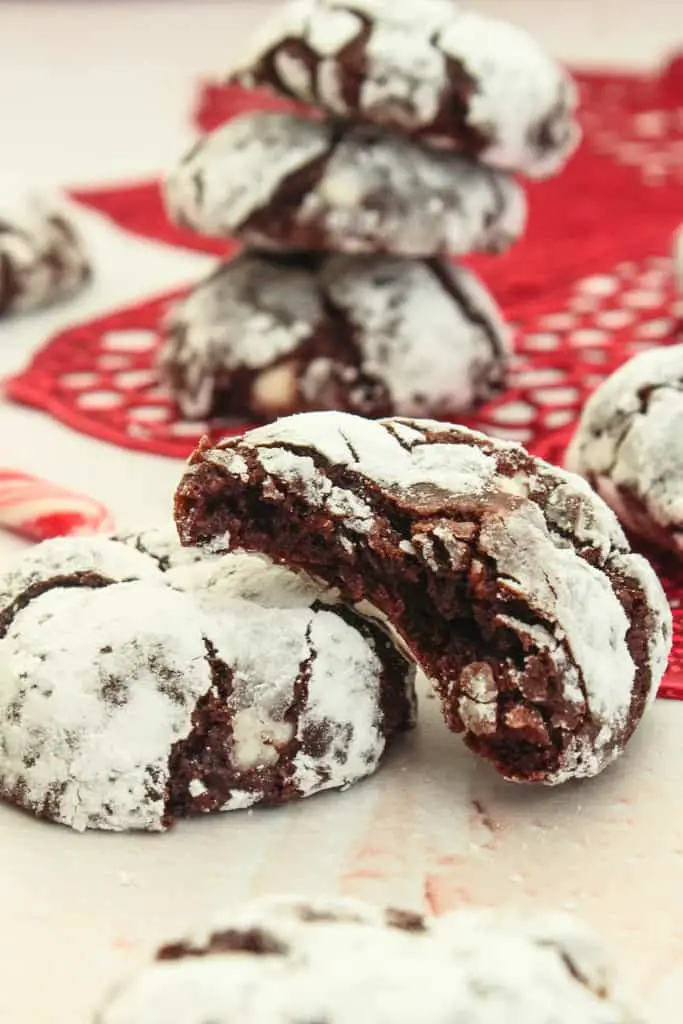 https://www.abundanceofflavor.com/wp-content/uploads/2021/12/Peppermint-Double-Chocolate-Crinkle-Cookies-1.jpg