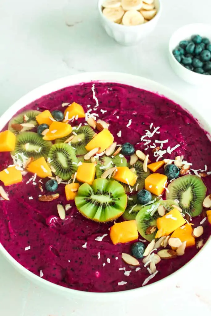 dragon-fruit-smoothie-bowl