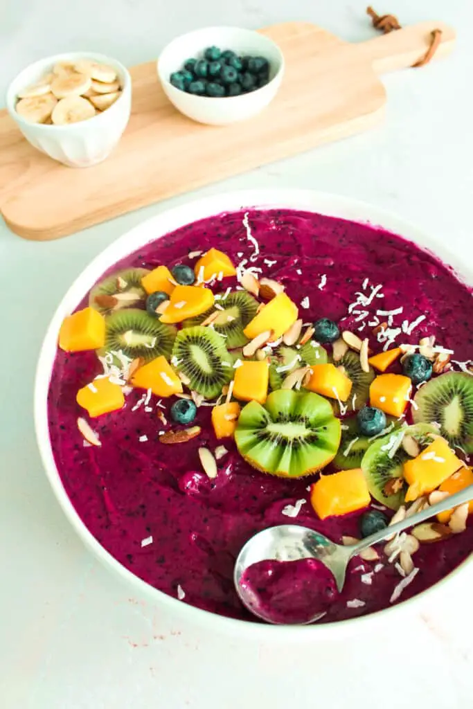 dragon-fruit-smoothie-bowl