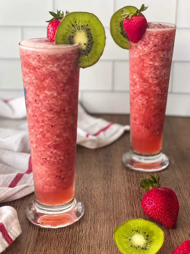 https://www.abundanceofflavor.com/wp-content/uploads/2022/05/strawberry-kiwi-slush-2.jpg